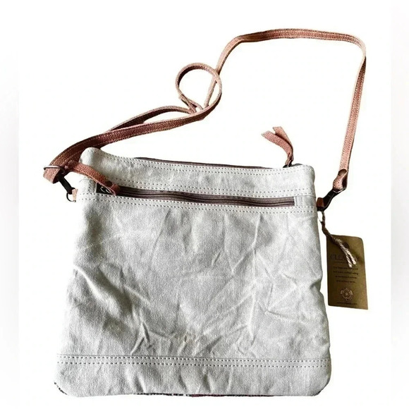 Clea Ray recycled rug and leather crossbody bag, adjustable strap, zip close NWT - Picture 2 of 5